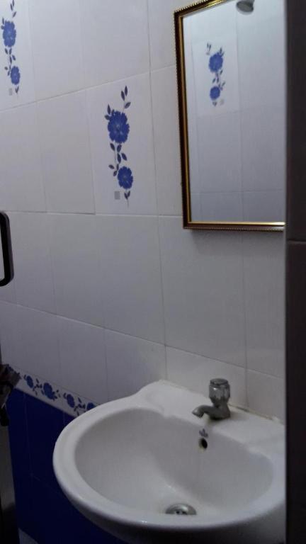 Valentine Hostel & Guest House ปอนดิเชอรี ภายนอก รูปภาพ