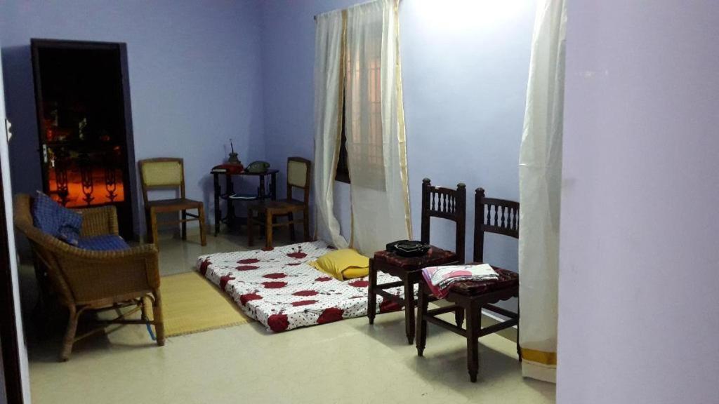 Valentine Hostel & Guest House ปอนดิเชอรี ภายนอก รูปภาพ