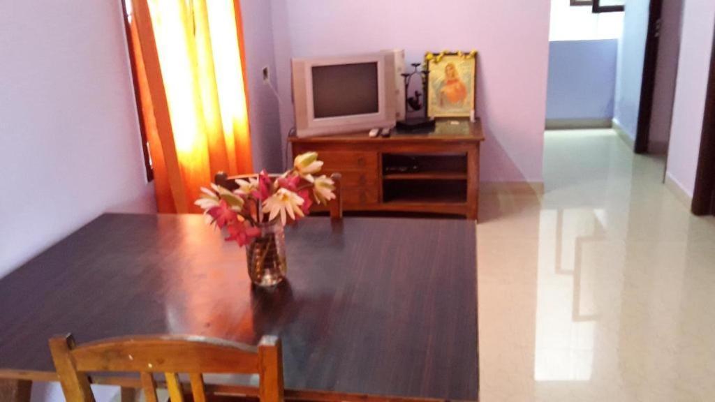 Valentine Hostel & Guest House ปอนดิเชอรี ภายนอก รูปภาพ