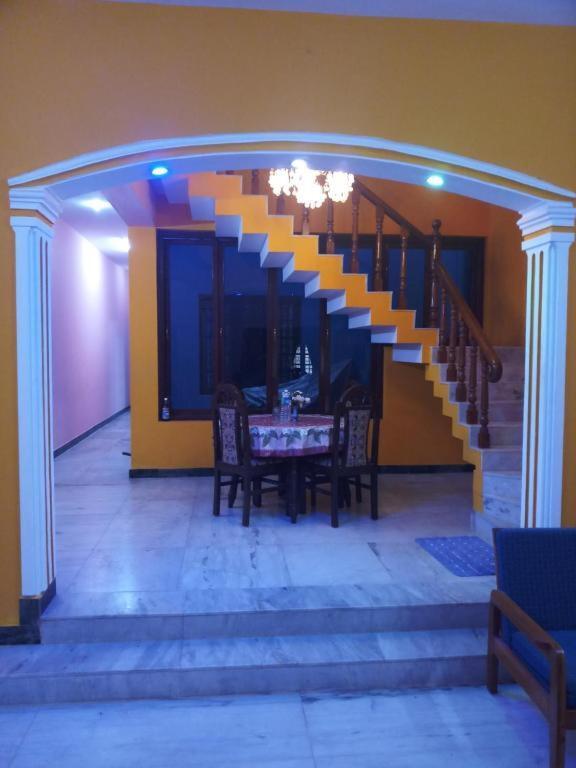 Valentine Hostel & Guest House ปอนดิเชอรี ภายนอก รูปภาพ